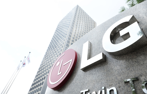 Samsung Electronics and LG Electronics will hold a business strategy meeting